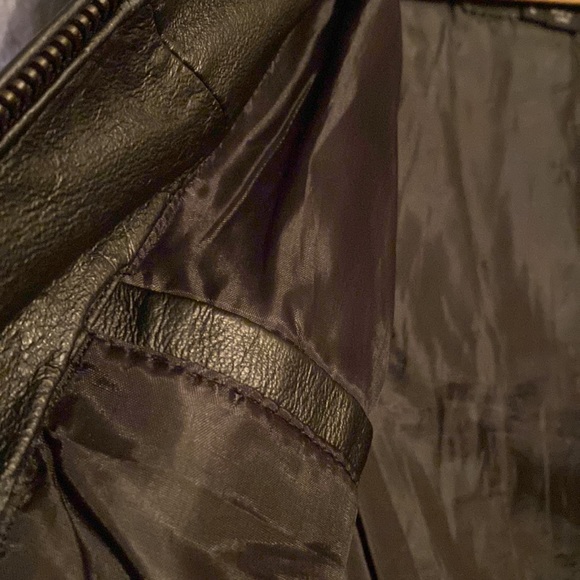 EUC Black Leather Jacket size large - Picture 4 of 13